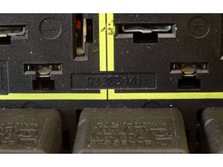 Блок предохранителей  93363141   Opel Meriva A    