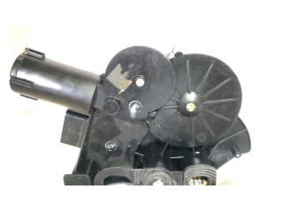 Притягиватель задней крышки