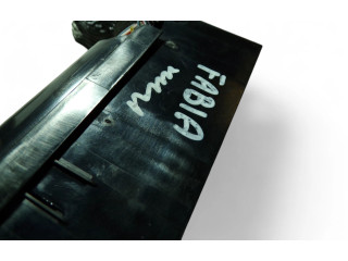 Блок предохранителей Skoda Fabia Mk2 (5J)