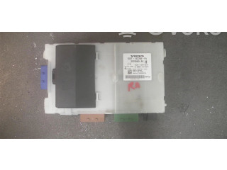 Блок предохранителей 30765624   Volvo V70    