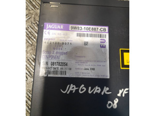 Радио/ проигрыватель CD/DVD / навигация