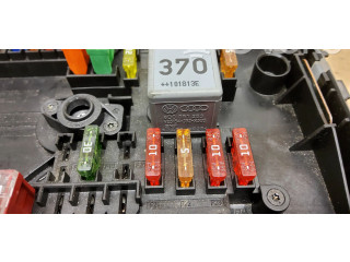 Блок предохранителей 1K0937125, 8H1405102892 Volkswagen Caddy