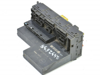 Pojistková skříňka 0025452701 Mercedes-Benz E W210 1995