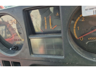 Přístrojová deska Mitsubishi Pajero 1990