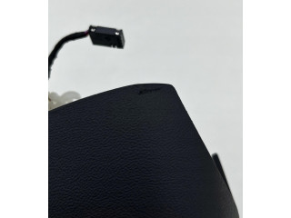 Подушка безопасности водителя    Audi RS3 8Y