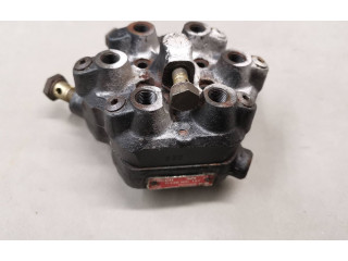 Топливная рампа 0438100151   Audi 80 90 B2  