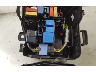 Блок предохранителей  243804185R, 243809584R   Dacia Duster    