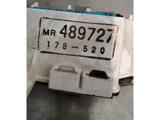 Панель приборов 489727 Mitsubishi Space Wagon