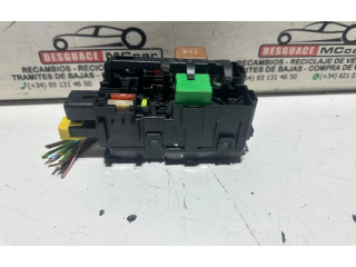 Блок предохранителей 9806192580    Citroen Berlingo