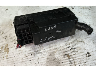 Блок предохранителей Mitsubishi L200