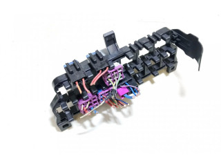 Блок предохранителей 8d0937503e Volkswagen Golf IV