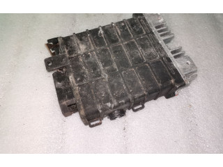 Блок управления двигателя 0280000718   Audi 80 90 B3