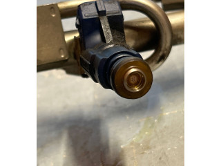 Топливная рампа 06B133681   Audi A6 S6 C5 4B  