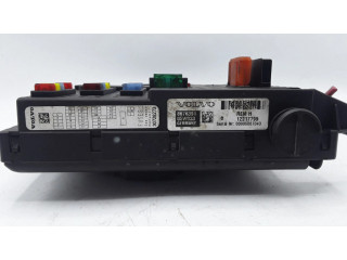 Pojistková skříňka 8676391, 12217799 Volvo S60 2004