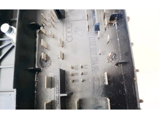 Блок предохранителей  1k0937124k   Skoda Octavia Mk2 (1Z)    