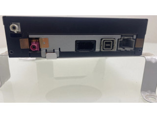 Радио/ проигрыватель CD/DVD / навигация