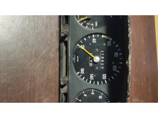 Přístrojová deska Mercedes-Benz 200 300 W123 1980 87001050