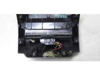 Дисплей Renault Trafic II (X83)