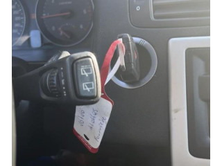 Ручка стеклоочистителей 8682869   Volvo C30