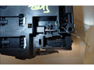 Ручка стеклоочистителей 8201590631   Renault Clio III