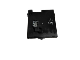 Блок предохранителей 30728512, 28017881 Volvo S60