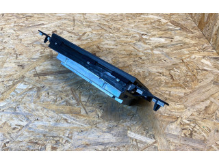 Радио/ проигрыватель CD/DVD / навигация