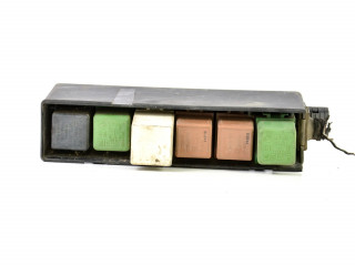 Блок предохранителей 90504296   Chevrolet Vectra    