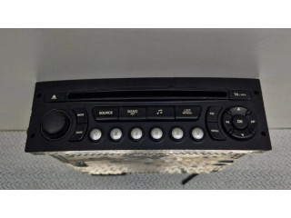 Радио/ проигрыватель CD/DVD / навигация