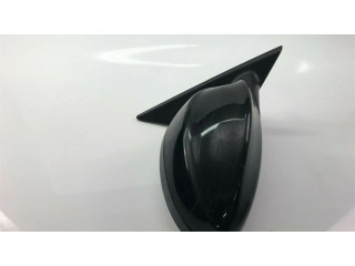 Боковое стекло в середине кузова