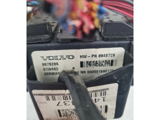 Блок предохранителей 8676286, 8676286 Volvo V70