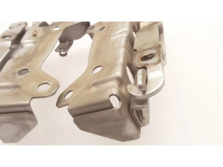 Петля (петли) капота двигателя