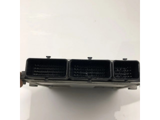 Блок управления двигателя 237104789R   Renault Clio IV
