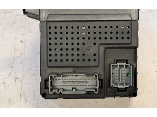 Блок предохранителей 30728356   Volvo S80