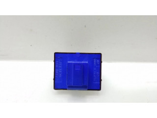 Выключатель открытия задней двери