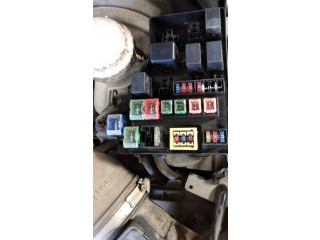 Блок предохранителей    Mitsubishi Carisma    