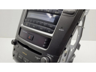 Радио/ проигрыватель CD/DVD / навигация