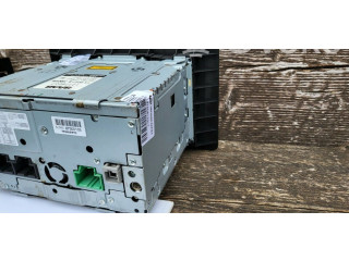 Радио/ проигрыватель CD/DVD / навигация