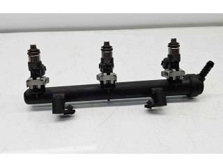 Топливная рампа 04C133313N   Skoda Fabia Mk3 (NJ)  