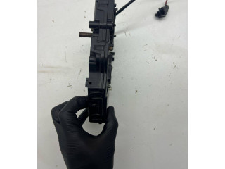 Zámek zadních dveří 2K0827426C Volkswagen Caddy 2008