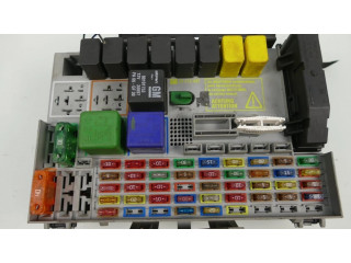 Pojistková skříňka 24412497 Opel Zfira A 2002