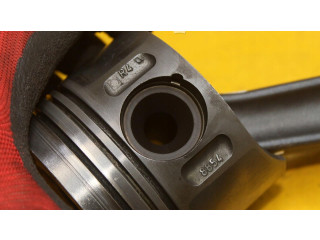 Píst    Mercedes-Benz E W211     