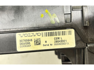 Блок предохранителей 30765646   Volvo V70    