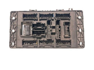 Блок предохранителей YQE000050, 518174701 Rover 75