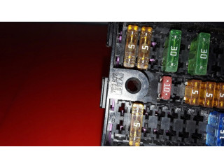 Pojistková skříňka 7E0937617A Volkswagen Transporter - Caravelle T5 2008