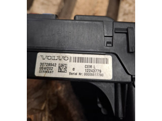Блок предохранителей 30728542, 00005517790   Volvo V70    