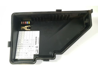 Блок предохранителей 31473770, 31398000 Volvo S60