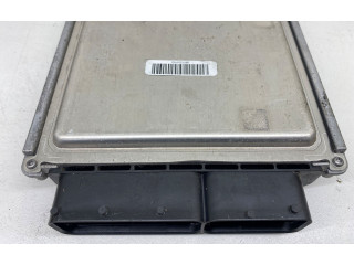 Блок управления двигателем Блок управления 04L907445E   Skoda Octavia Mk3 (5E)