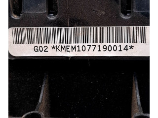 Подушка безопасности водителя KMEM1077190014, 2417658 Nissan Tiida C11