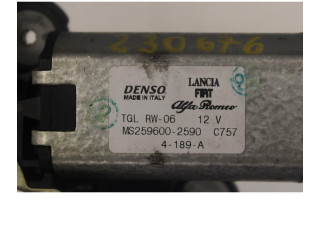 Моторчик заднего дворника 51883637    Fiat 500L