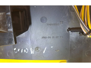 Блок предохранителей 7700415565 Renault Clio II